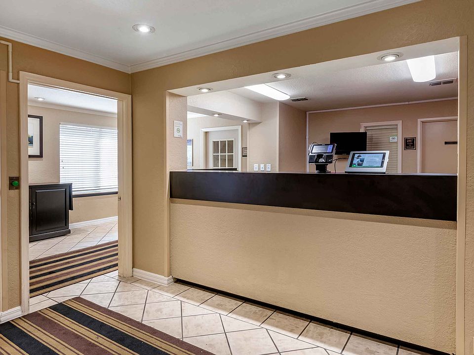 Lobby and Guest Check-in