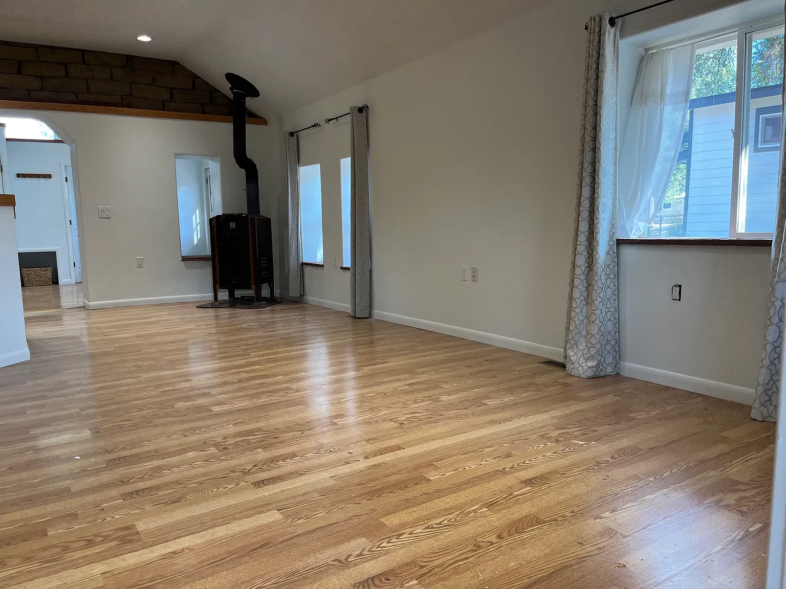1 bed, 1236 sqft, $2,300 — Photo 3