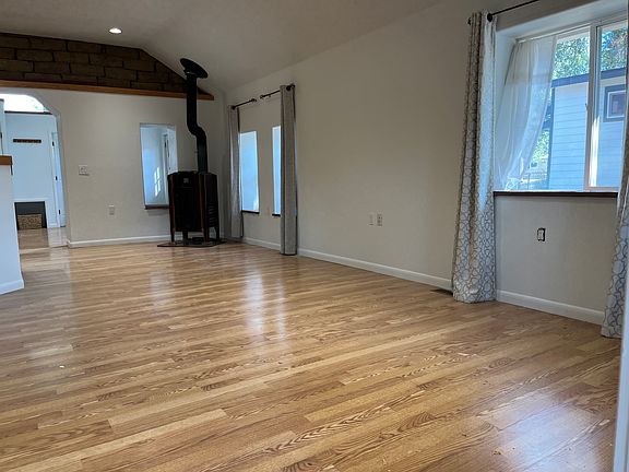 3rd image of 235 Holbrook St