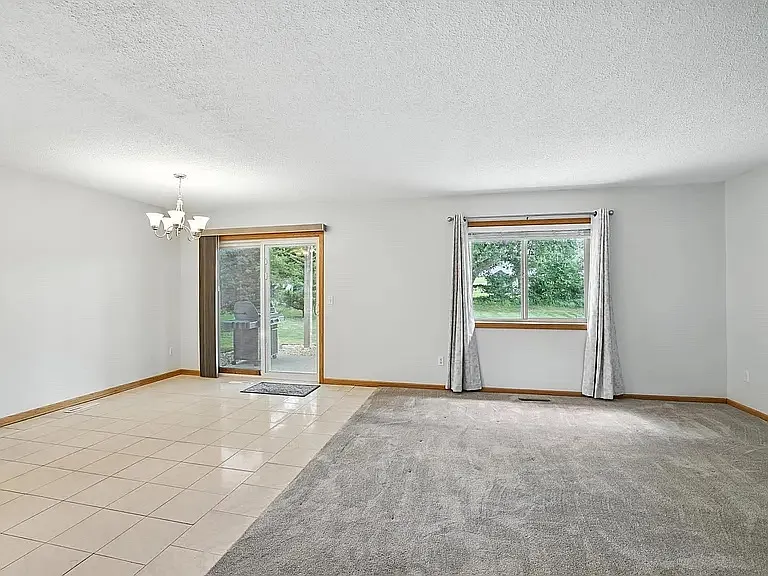 E Beaver St — Photo 15