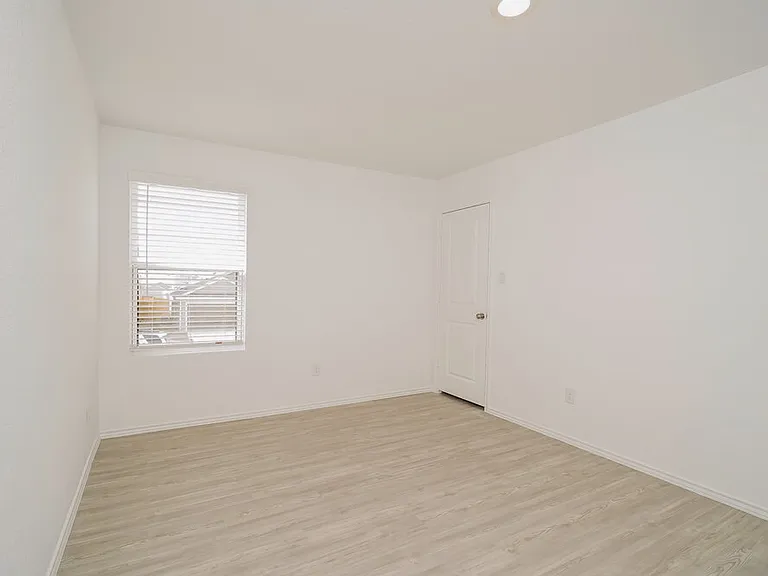 8803 Barrow Path — Photo 16