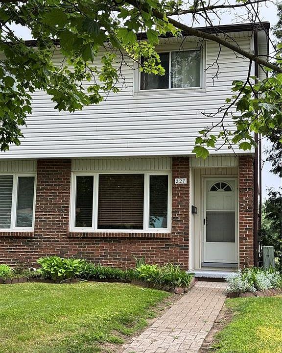 1st image of 227 Fergus Ave