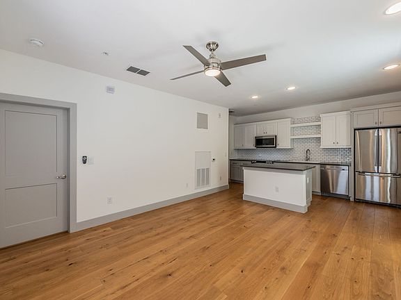 2nd image of 112 Lindell Pl #C-2203
