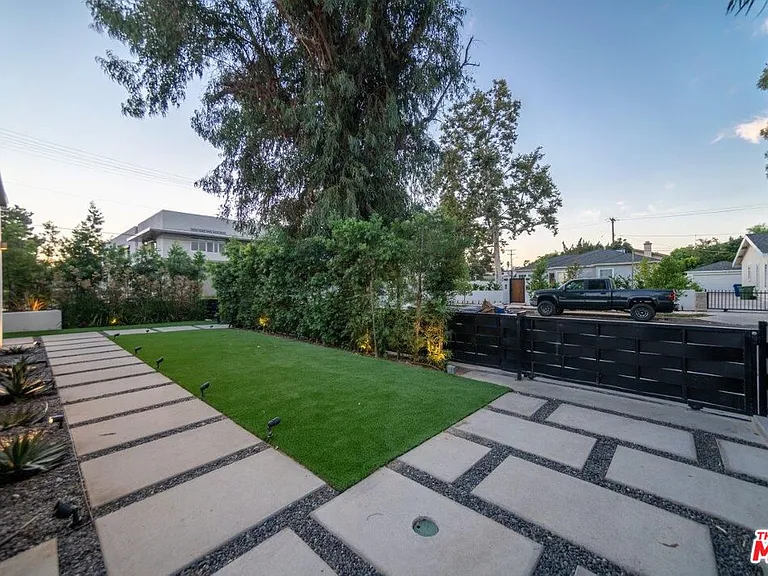 11658 Morrison St — Photo 36