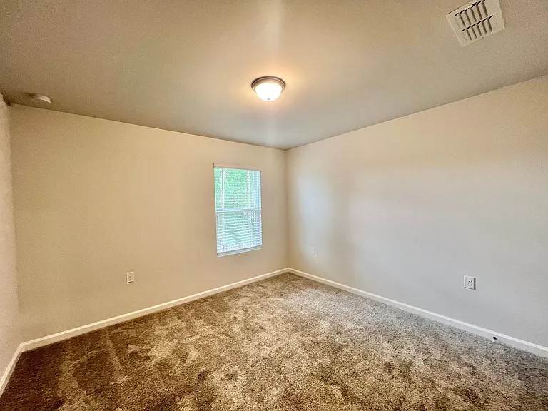 870 McKenzie Park Ter — Photo 18