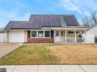 299 Indian Creek Dr, Levittown, PA 19057