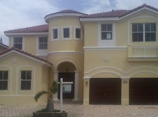 8957 NW 182nd Ter, Hialeah, FL 33018