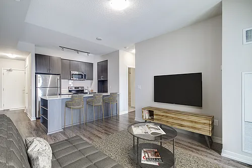 2550 Eglinton Ave W Photo 1