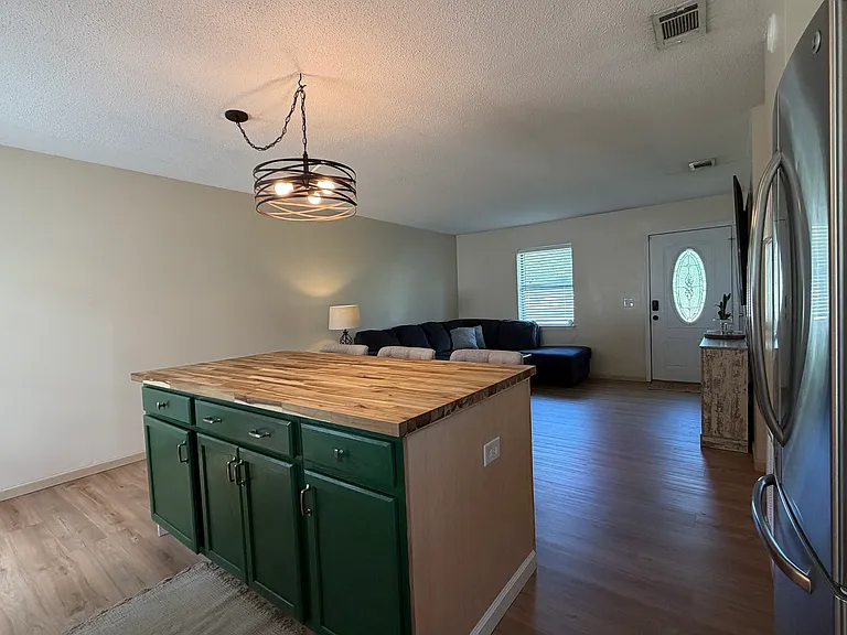 921 Greenbriar Rd — Photo 7