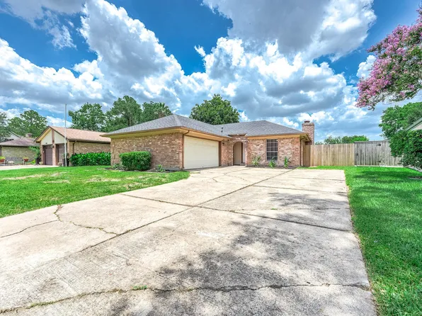 1922 Arcadia Dr, Sugar Land, TX 77498