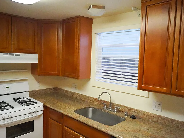 3231 Encinal Ave — Photo 7
