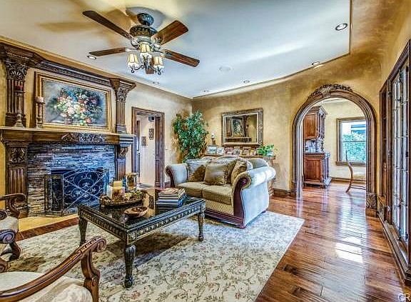 4th image of 2433 N Heliotrope Dr