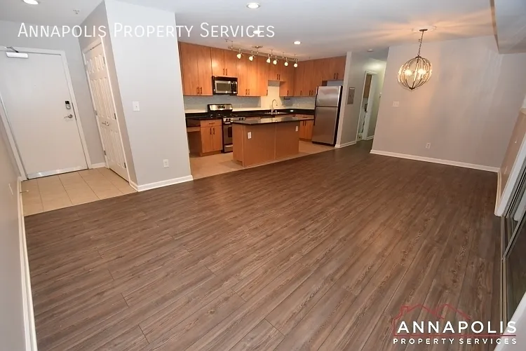 1101 Primrose Ct #302 — Photo 2