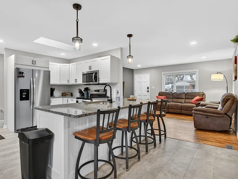 Kitchen - family room