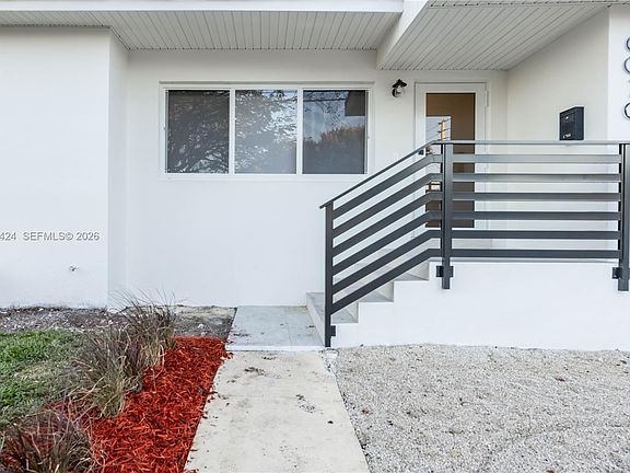 4th image of 6070 SW 42nd St