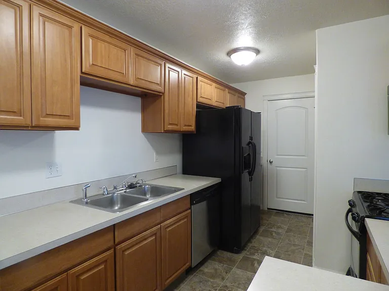 3536-3538 Fisher Ct NE — Photo 13