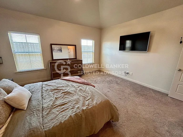 10317 Vernon Dr — Photo 12