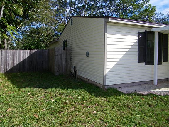 3rd image of 7502 Collins Ct