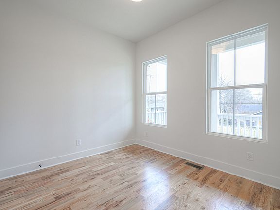 5th image of 2319B Foster Ave