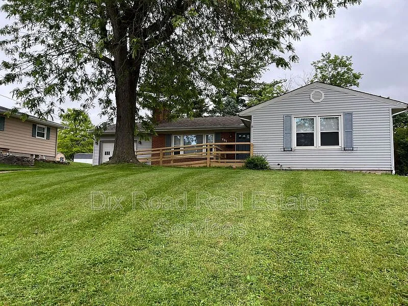 601 Wilshire Dr photo 1