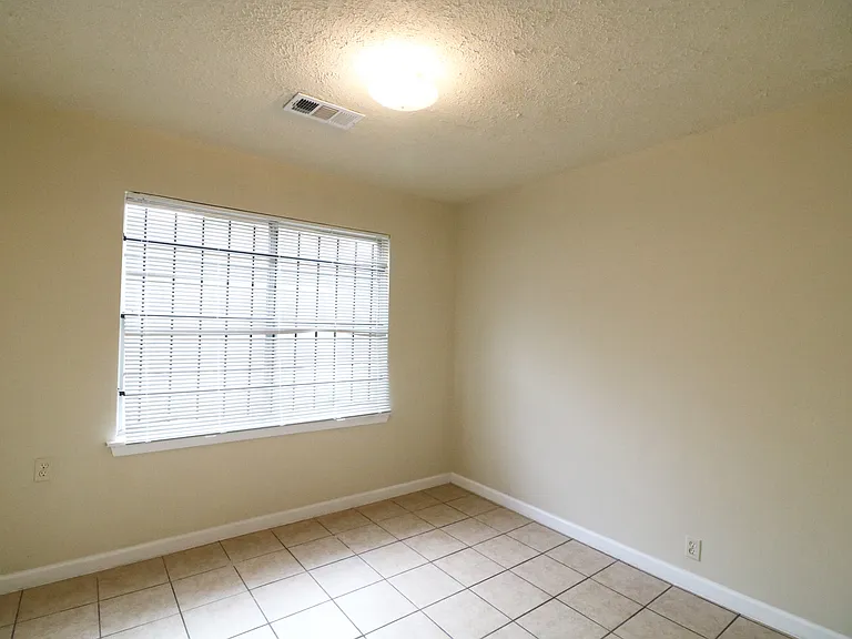 9526 Balsam Ln — Photo 6