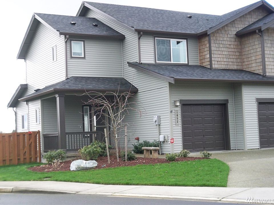 1st image of 1052 42nd Ct NE
