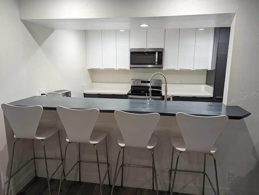 2 bed, 1288 sqft, $3,600 — Photo 2