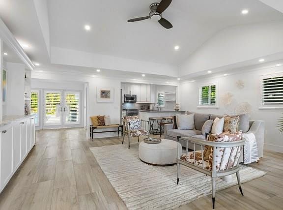 5th image of 306 NE 8th Avenue