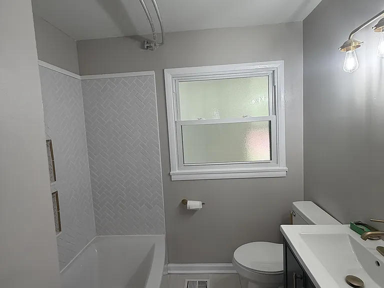 156 N Richmond St — Photo 12