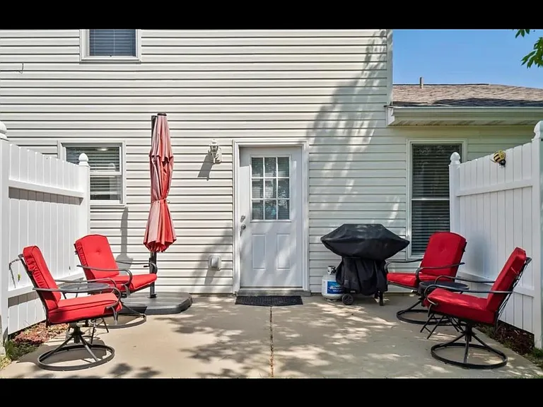 11 Deer Grove Dr — Photo 10
