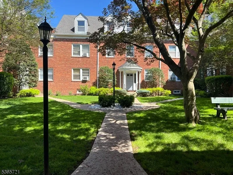 1 bed, 650 sqft, $1,980 — Photo 2