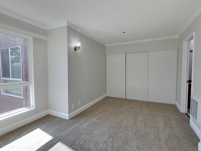 378 Van Buren - Renovated 2bed and 1bed units - Beautiful Building! — Photo 79