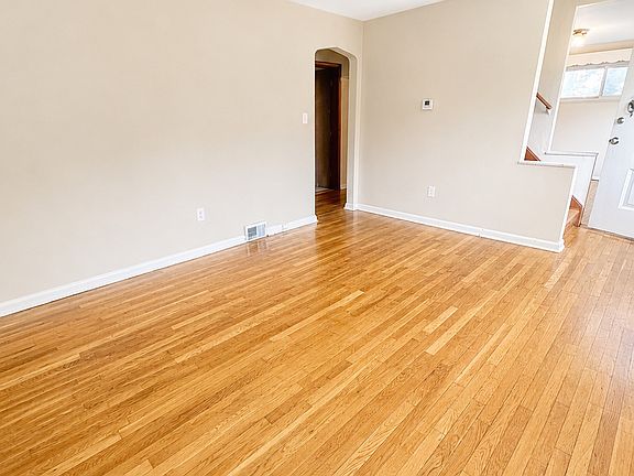 3rd image of 10135 Pearl Rd