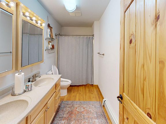 3rd image of 581 Reiner St #581