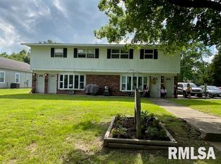 805 S Division St, Carterville, IL 62918