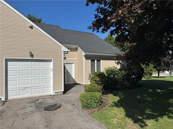66 Nipmuc Trl #F, North Providence, RI 02904