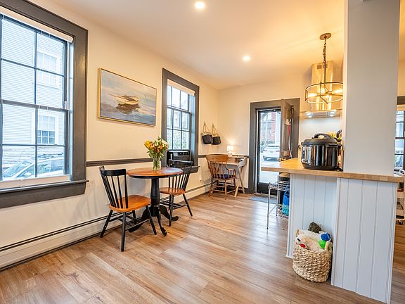 3rd image of 105 Court St #105