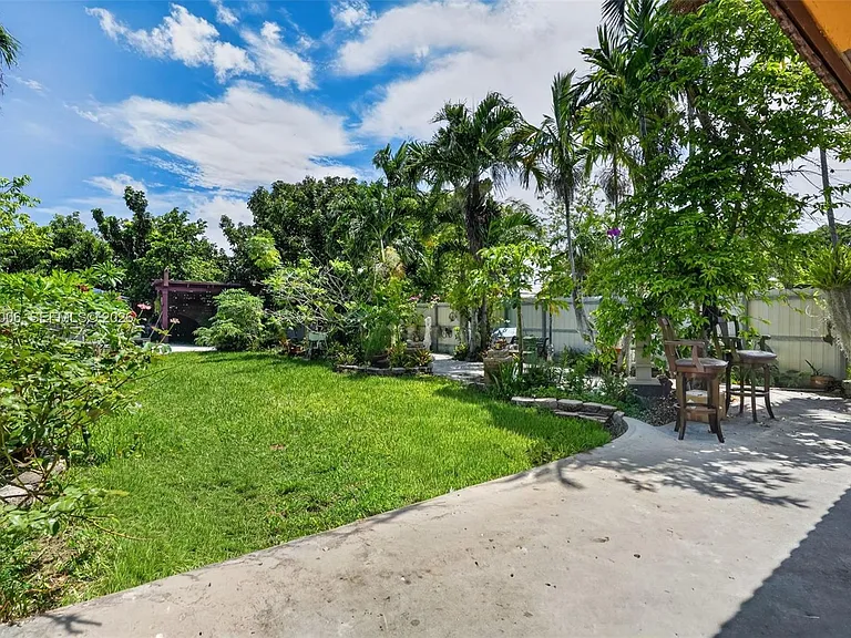 14102 SW 167th Ter — Photo 24