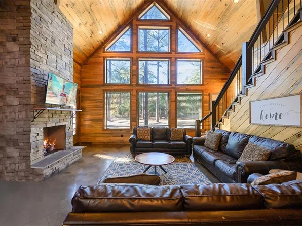 607 Sugar Pine Loop, Broken Bow, OK 74728