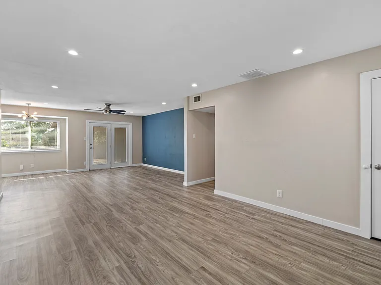 10107 Floyd Dr — Photo 5