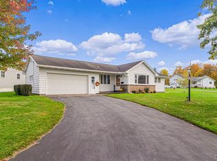 16 Blitzen Cir, New York Mills, NY 13417