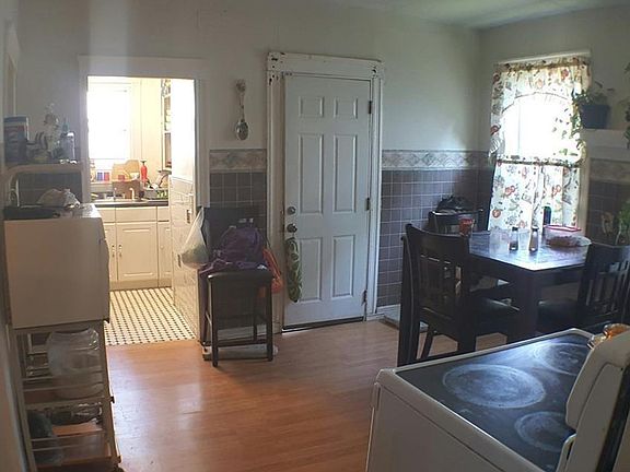3rd image of 62 Laurel Hill Ave
