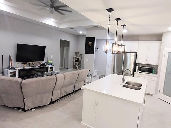 5th image of 4599 River Oak Cir