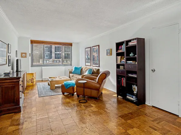 2025 Broadway Front 2A, New York, NY 10023