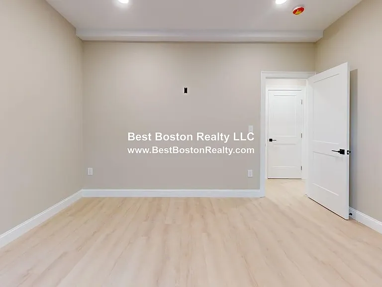231 Highland Ave #2 — Photo 9