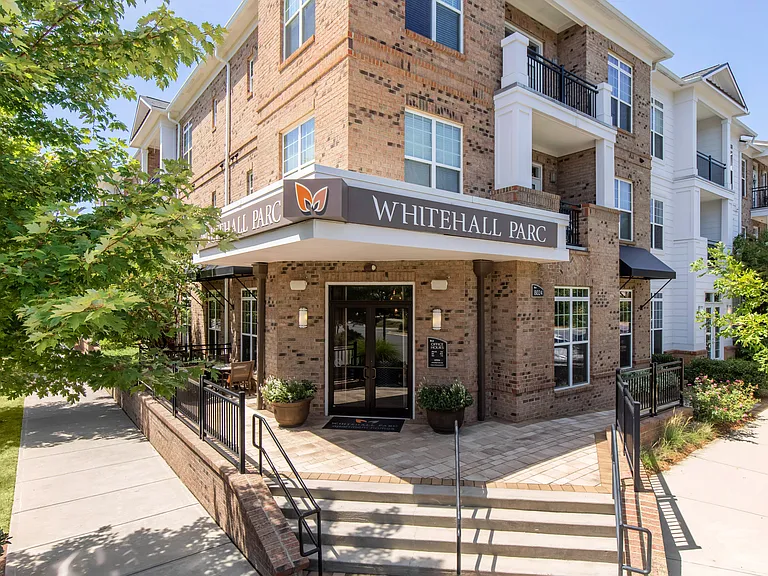 Whitehall Parc — Photo 42
