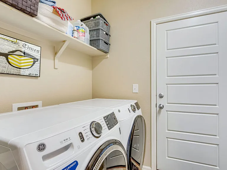 2068 Cutting Horse Dr — Photo 37