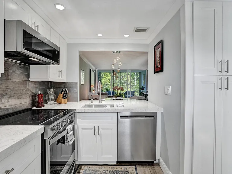 106 Royal Park Dr #2A — Photo 2
