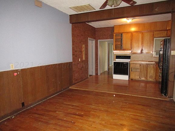 3rd image of 725 E Kingsmill Ave