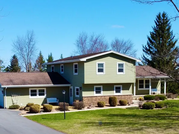 W5885 Timber Trl, Fond Du Lac, WI 54937